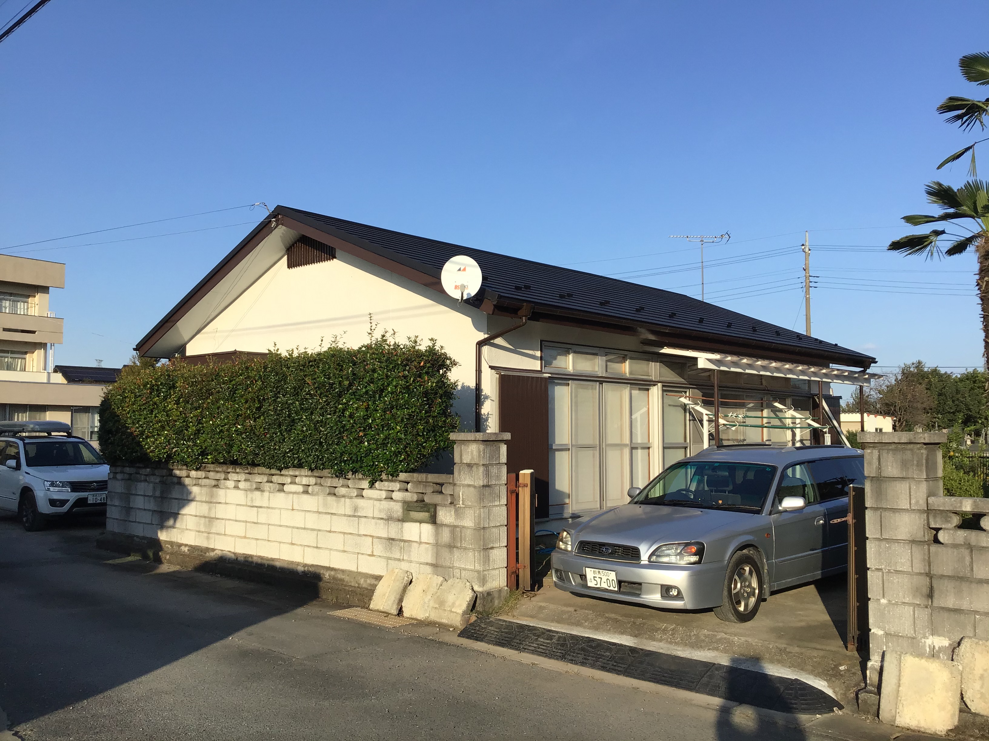 屋根カバー工法・外壁塗装工事・雨樋交換・テラス波板交換