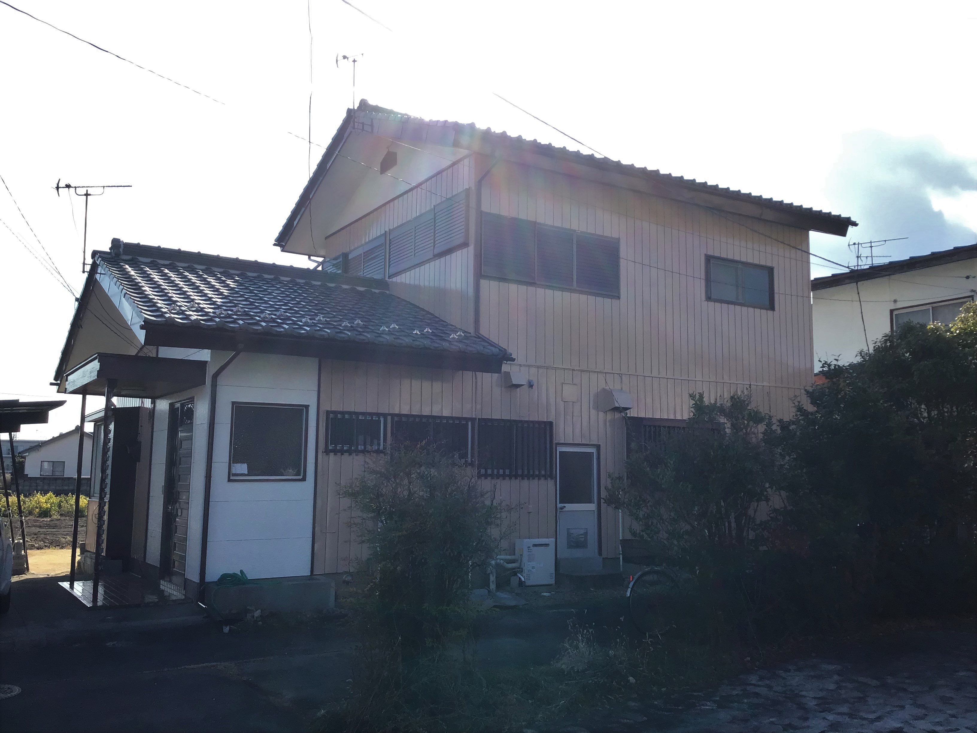 外壁塗装工事　瓦屋根漆喰補修工事