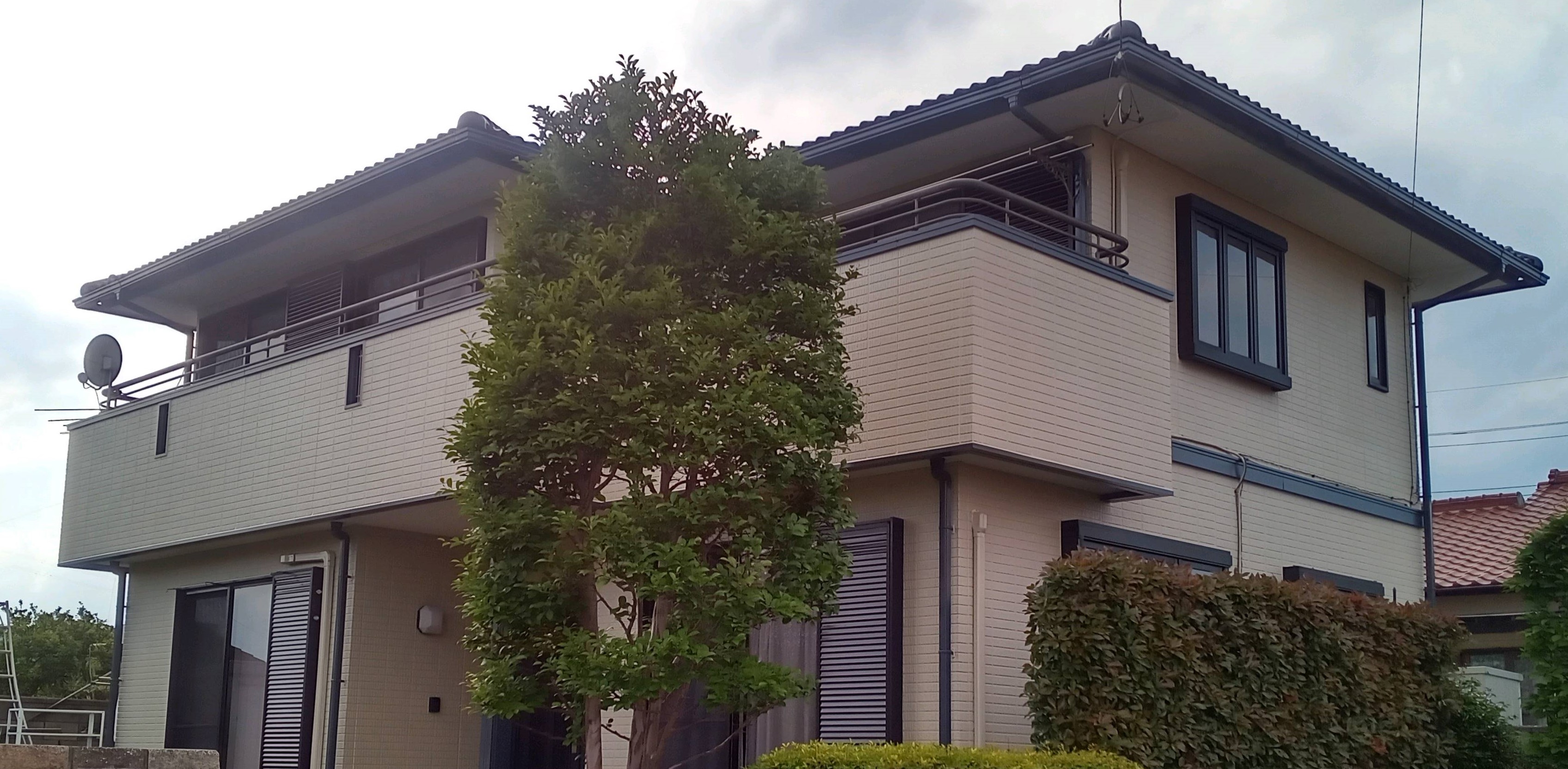 屋根外壁塗装　棟積み直し　雨樋部分交換